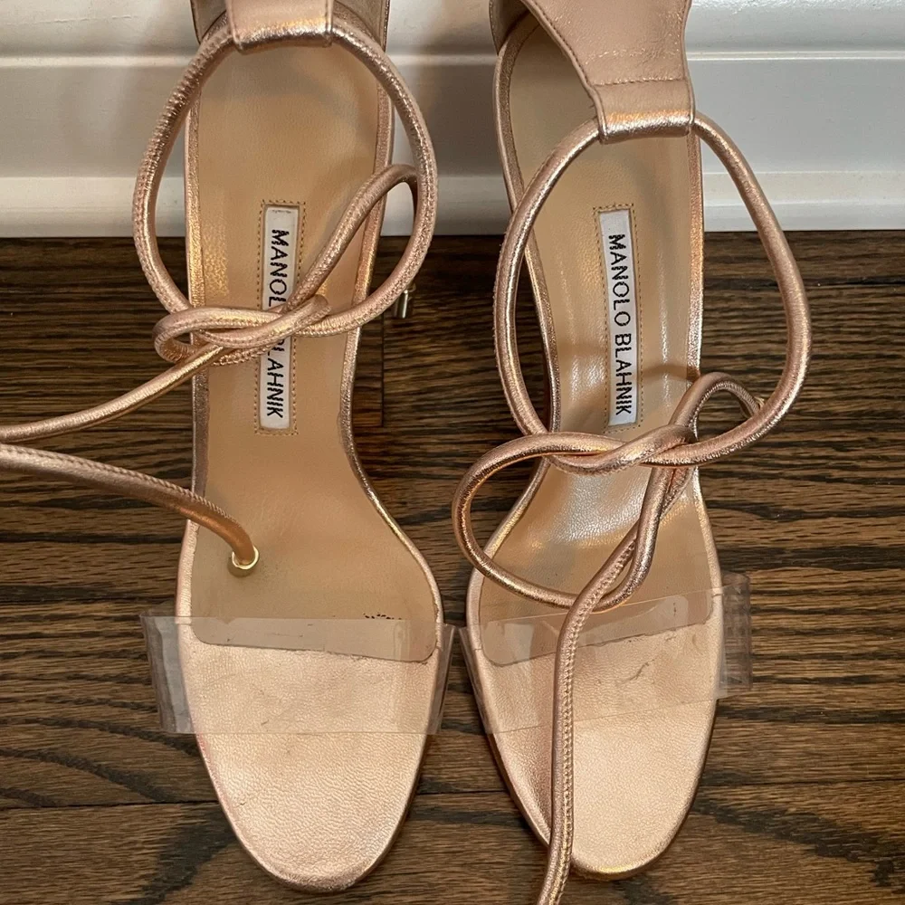 DESIGNER Manolo Blanhnik Estro Ankle Tie Sandal in Rose Gold- like new - Picture 5 of 7